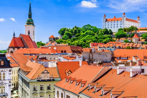 Lo más destacado de Bratislava Búsqueda del tesoro autoguiada y recorrido por la ciudadBratislava: búsqueda del tesoro móvil autoguiada y recorrido a pie