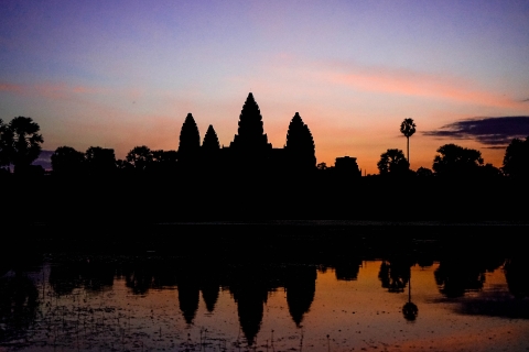 Desde Siem Reap: Angkor Wat Sunrise Tour privado en tuk-tuk