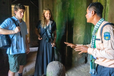 Desde Siem Reap: Angkor Wat Sunrise Tour privado en tuk-tuk
