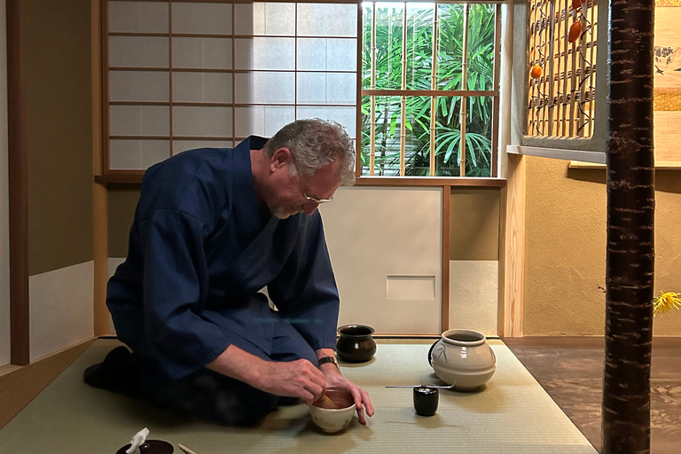 Kyoto: Ceremonia tradicional del té y haga su propio té matchaCeremonia privada de té