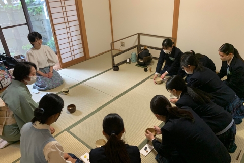Kyoto: Ceremonia tradicional del té y haga su propio té matchaCeremonia privada de té