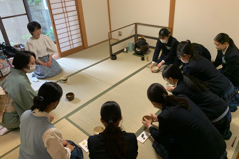 Kyoto: Traditionele theeceremonie & maak je eigen Matcha-theePrivé Theeceremonie