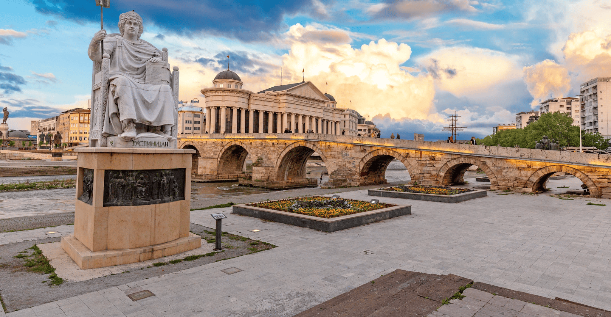 Skopje, Visite à pied de la ville privée avec dégustation de nourriture - Hizvo