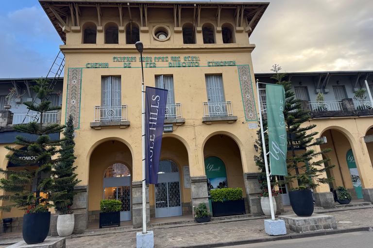 Addis Abeba: Töpferwaren, Markt und Kaffee-Tour mit MittagessenAddis Abeba: Töpfer-, Markt- und Kaffeetour mit Mittagessen