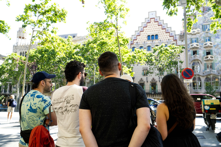 Sagrada Família & More: Barcelona Tour + Candy Tasting Barcelona: Sightseeing Walking Tour with Sweet Treats (IT)