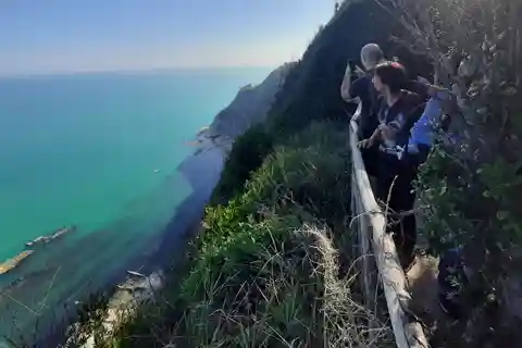 Ancona: tour a piedi della città con degustazione di vino e cibo
