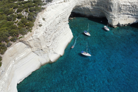 Milos : Privé cruise van een hele dag naar Kleftiko met lunchPrivé dagtocht naar de grotten van Kleftiko