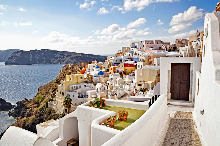 Santorini: Megalochori and Oia Guided Tour with Wine Tasting