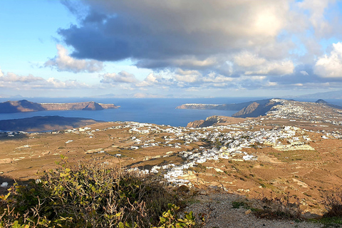 Santorini: Megalochori and Oia Guided Tour with Wine Tasting