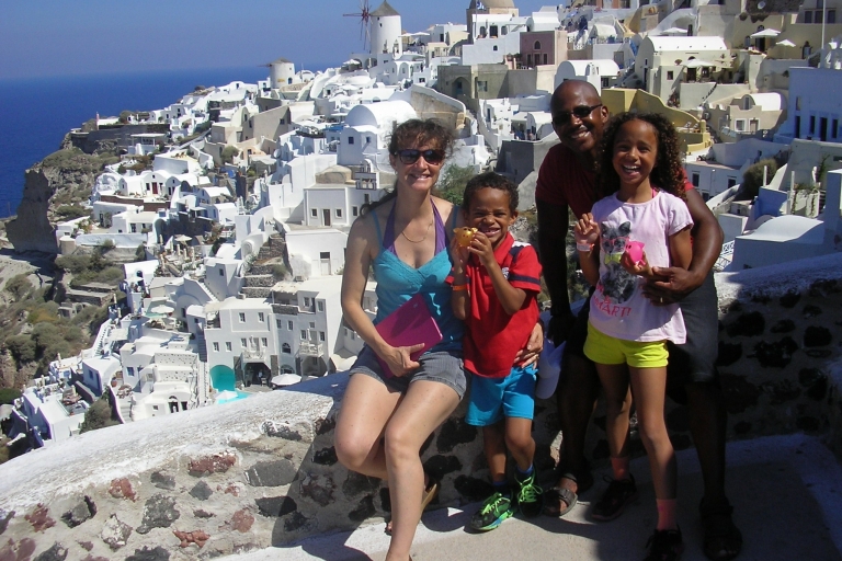 Santorini: Megalochori and Oia Guided Tour with Wine Tasting