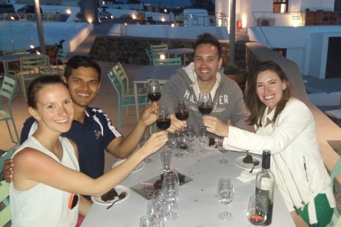 Santorini: Megalochori and Oia Guided Tour with Wine Tasting