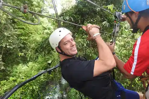 Katira: Äventyrlig zipline-tur i Rio Celeste
