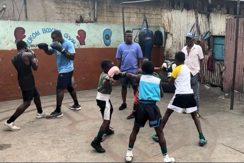 Accra: Kwame Nkrumah Memorial Park und lokale Boxhalle