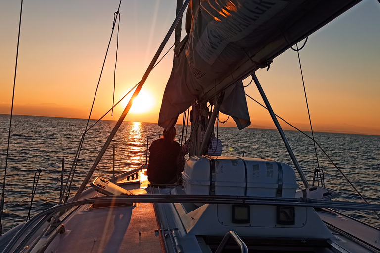 Puerto de Nea Michaniona: crucero al atardecer en la bahía de Tesalónica