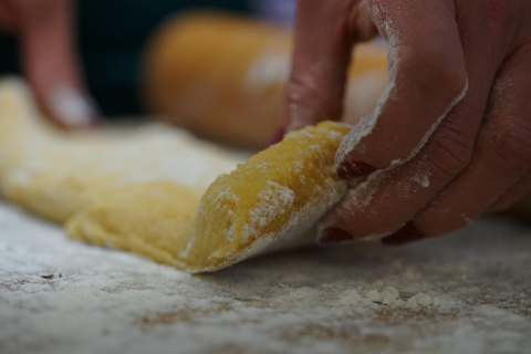 Dresden: Private cooking class with matching drinks included Dresden: Private cooking class with matching drinks