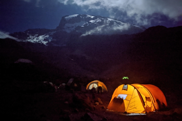 Únete a nuestro grupo de salida para la ascensión al monte Kilimanjaro en 7 díasÚnete al Grupo-Escalada al Kilimanjaro 7 Días Ruta Machame