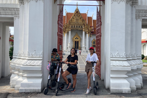 Bangkok: Excursión en Scooter Eléctrico por el Distrito de Dusit