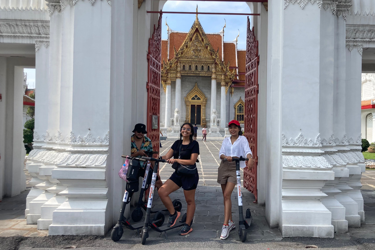 Bangkok: Excursión en Scooter Eléctrico por el Distrito de Dusit