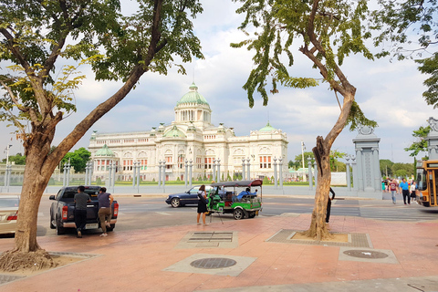 Bangkok: Dusit District Electric Scooter Tour