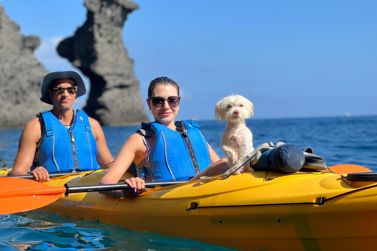 Santorini: Sea Caves Kayak Trip with Snorkeling and Picnic