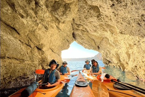 Santorini: Sea Caves Kayak Trip with Snorkeling and Picnic