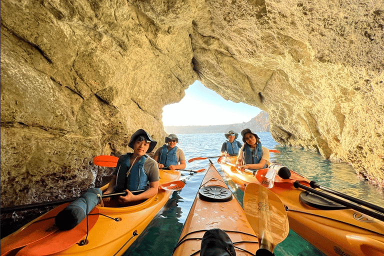 Santorini: Sea Caves Kayak Trip with Snorkeling and Picnic