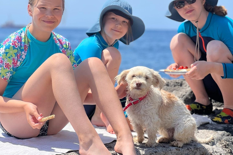 Santorini: Sea Caves Kayak Trip with Snorkeling and Picnic