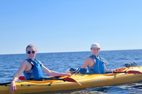 Santorini: Sea Caves Kayak Trip with Snorkeling and Picnic