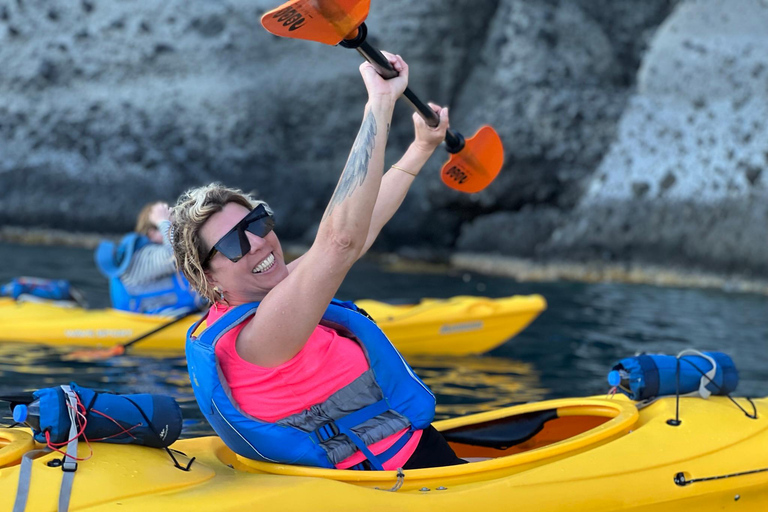 Santorini: Sea Caves Kayak Trip with Snorkeling and Picnic