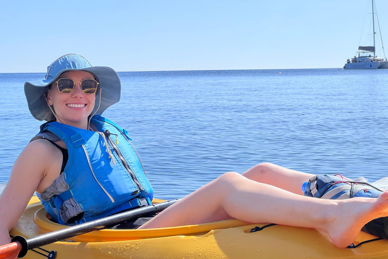 Santorini: Sea Caves Kayak Trip with Snorkeling and Picnic