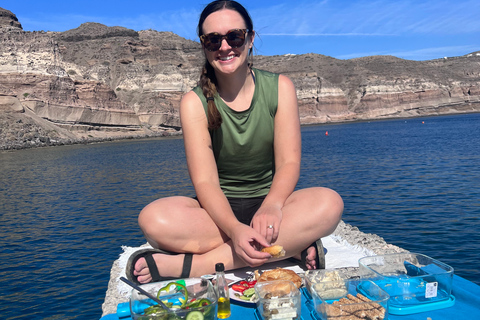 Santorini: Sea Caves Kayak Trip with Snorkeling and Picnic