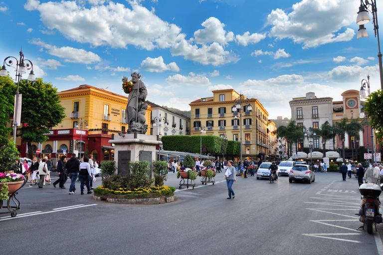 Napoli: Trasferimento privato da/per SorrentoDa Napoli a Sorrento