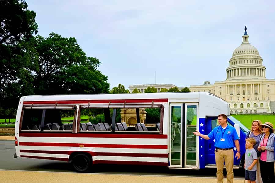 Washington, DC: Geführte Minibus-Tour zu Denkmälern in kleinen Gruppen. Foto: GetYourGuide Washington, DC: Geführte Minibus-Tour zu Denkmälern in kleinen Gruppen. Foto: GetYourGuide