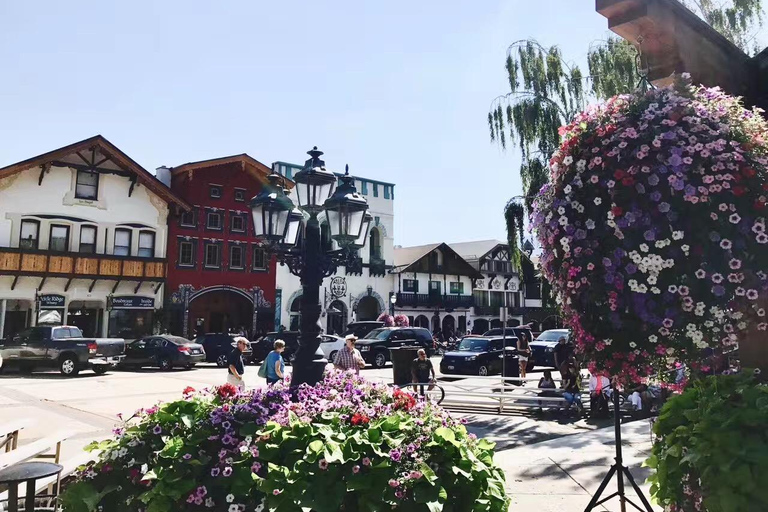 Seattle: Snoqualmie Falls and Leavenworth Day Trip