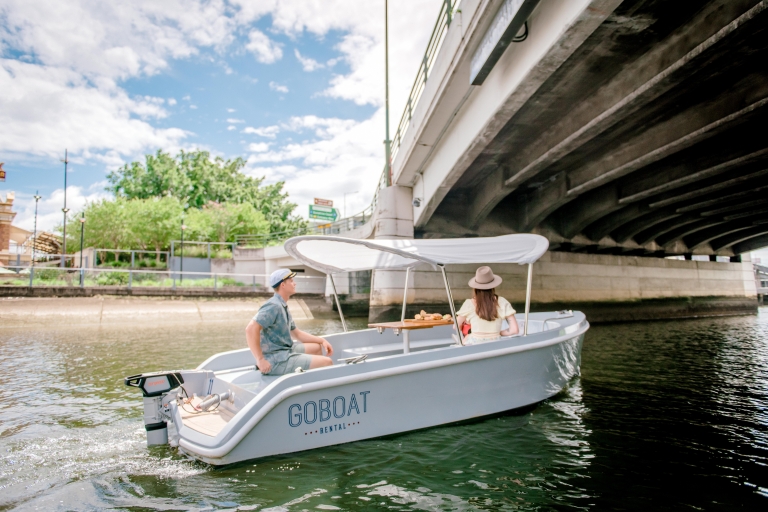 Brisbane: wypożyczalnia elektrycznych łodzi piknikowych z Breakfast CreekWynajem elektrycznej łodzi piknikowej - 1 godzina
