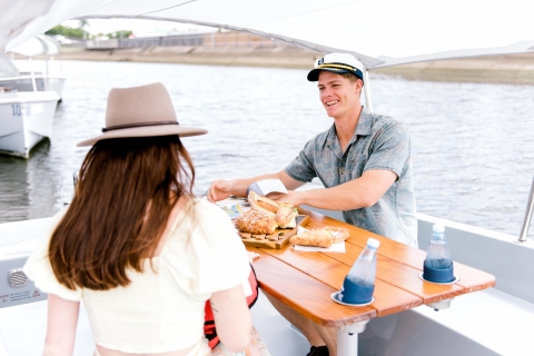 Brisbane: wypożyczalnia elektrycznych łodzi piknikowych z Breakfast CreekWynajem elektrycznej łodzi piknikowej - 2 godziny