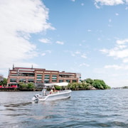 Brisbane: Electric Picnic Boat Rental from Breakfast Creek