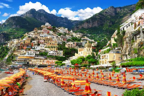 Positano: Traslado privado a Nápoles con WiFi