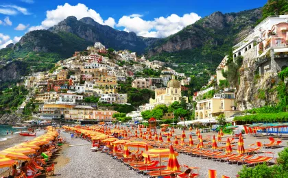 Positano: Privater Transfer nach Neapel mit WiFi