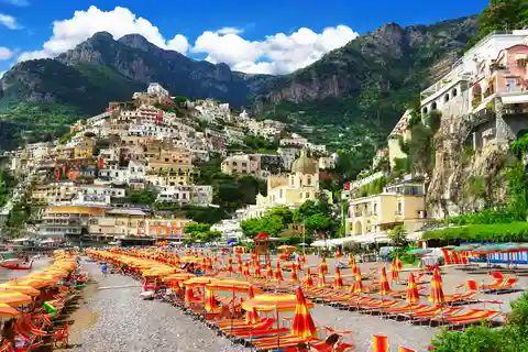 Positano: Private Transfer to Naples with WiFi