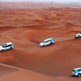Dubaj: czerwone wydmy premium, obóz Al Khayma i kolacja składająca się z 3 dań