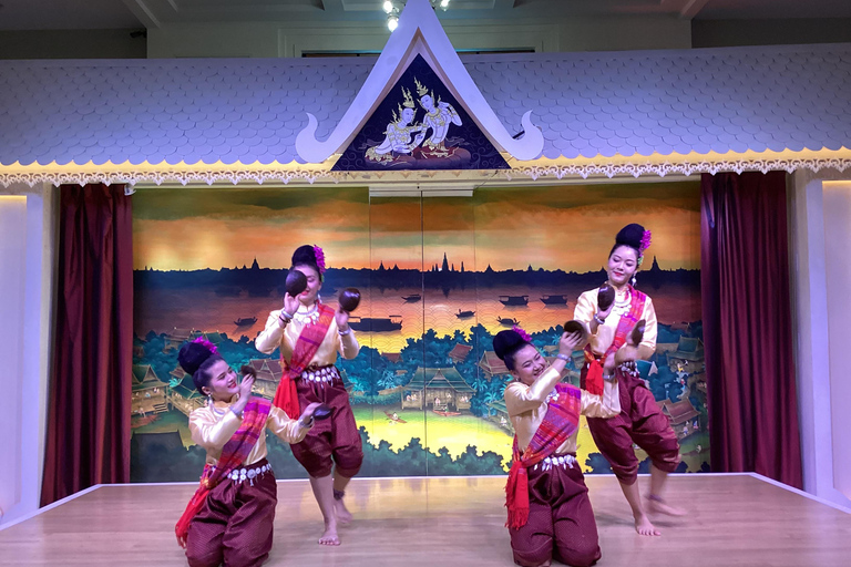 Calypso Cabaret en Asiatique: espectáculo de ladyboys en primera filaEspectáculo nocturno