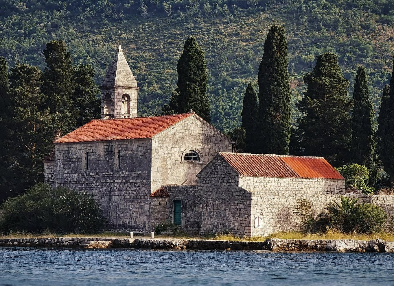 Kotor: Tur til Den Blå Grotte, ubådebasen og Lady of the Rocks