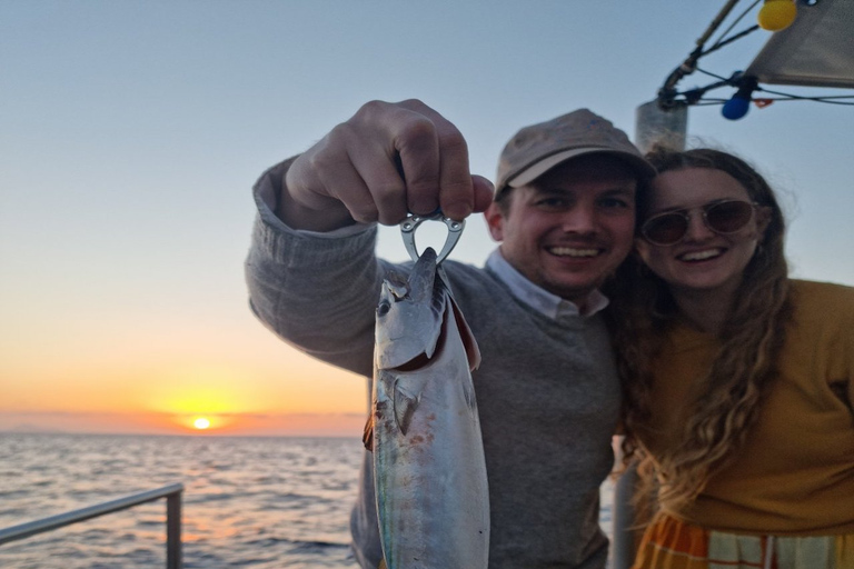 Santorini: excursão privada de pesca ao pôr do sol com almoço