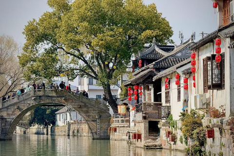 Shanghai: Authentic Fengjing Watertown Private Tour