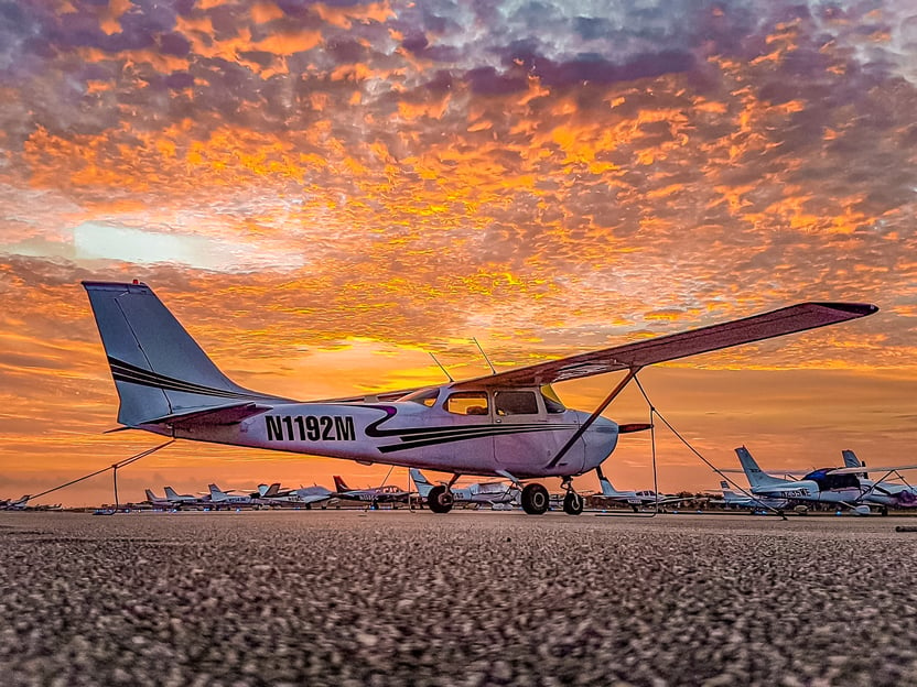 Miami Beach: Private Romantic Sunset Flight with Champagne