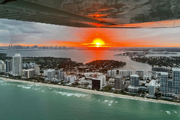 Miami: Romántico vuelo en avión al atardecer - Champán gratis