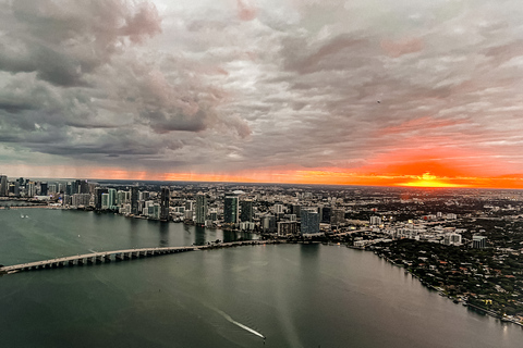 Miami: Private Romantic Sunset Flight with Champagne