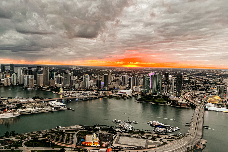 Miami: Private Romantic Sunset Flight with Champagne