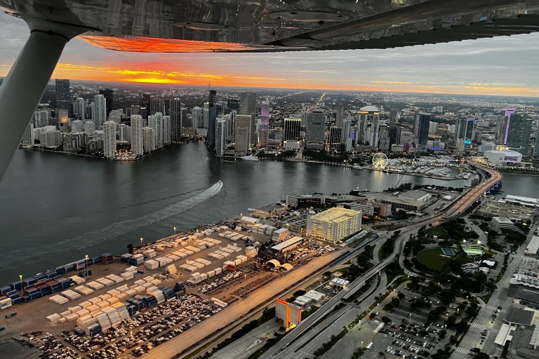 Miami: Private Romantic Sunset Flight with Champagne